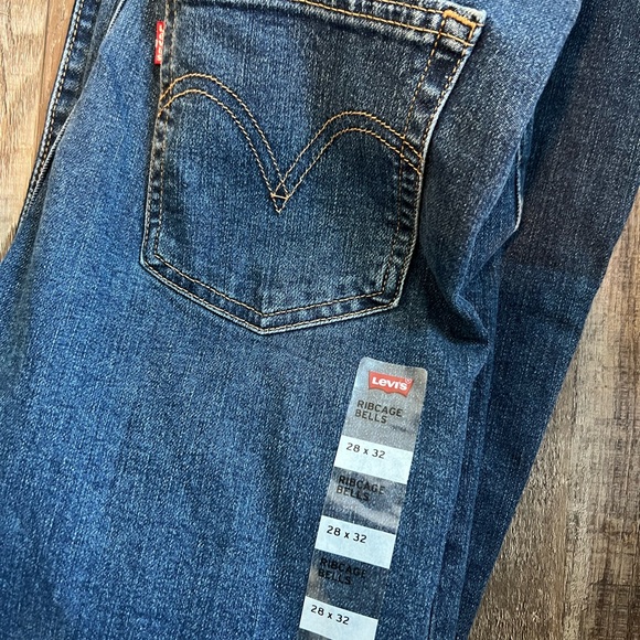 Levi's® Women's Ultra-High Rise Ribcage Flare Jeans - A NY Moment 28x32 - Picture 6 of 6